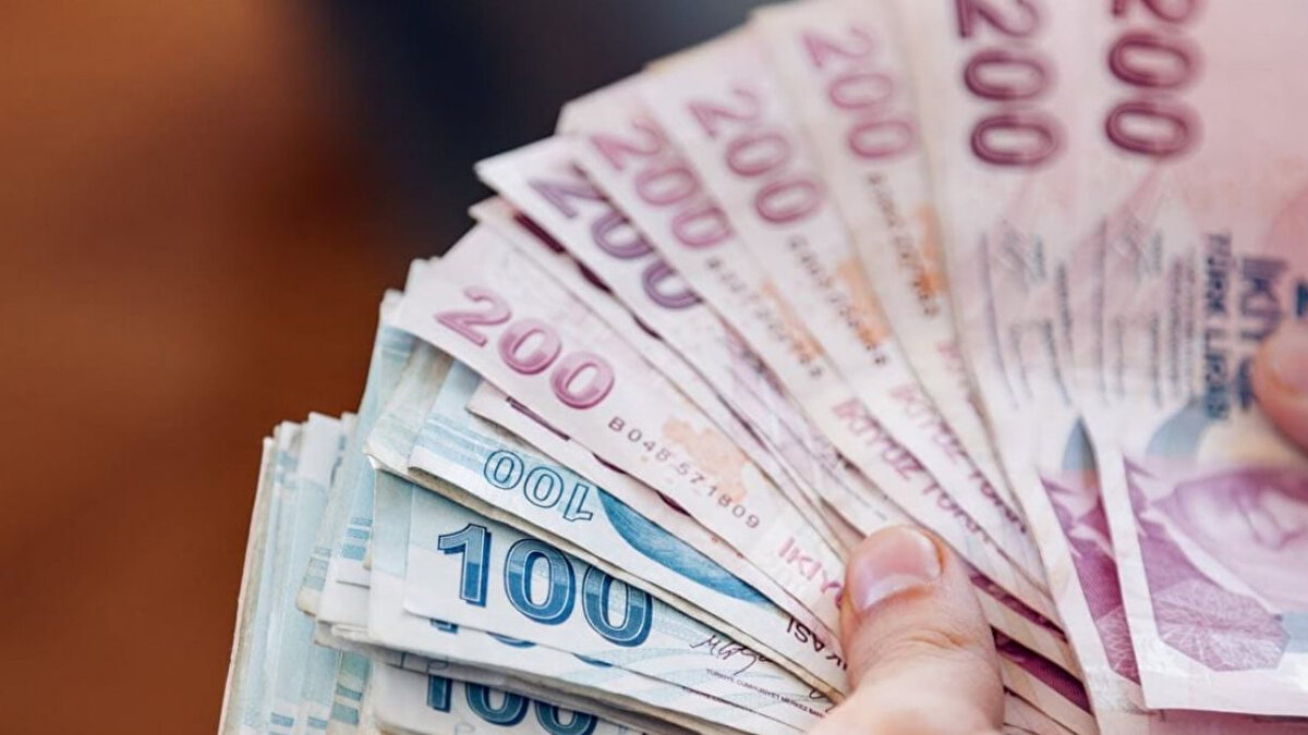 Cevap: Sigortalılık süresini ve prim gün sayısını doldurup da yaştan dolayı emekli olamayan, yaşı bekleyenler kıdem tazminatını alıp, işten ayrılabilirler.

