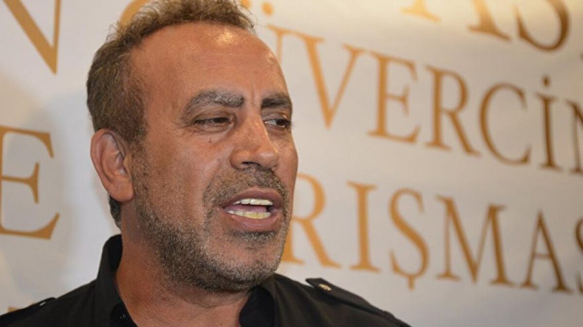 "Gelecek yılın 26 Kasım günü görevi yeni arkadaşlarımızdan birisine devredip yurt dışına yerleşiyorum. AHBAP üyeliğim devam edecek. AHBAP’ta 6 yıl dolmuş olacak. Artık müzik yapmak ve kendime zaman ayırmak istiyorum. Yani 1,5 yıl daha katlanacaksınız bana."
