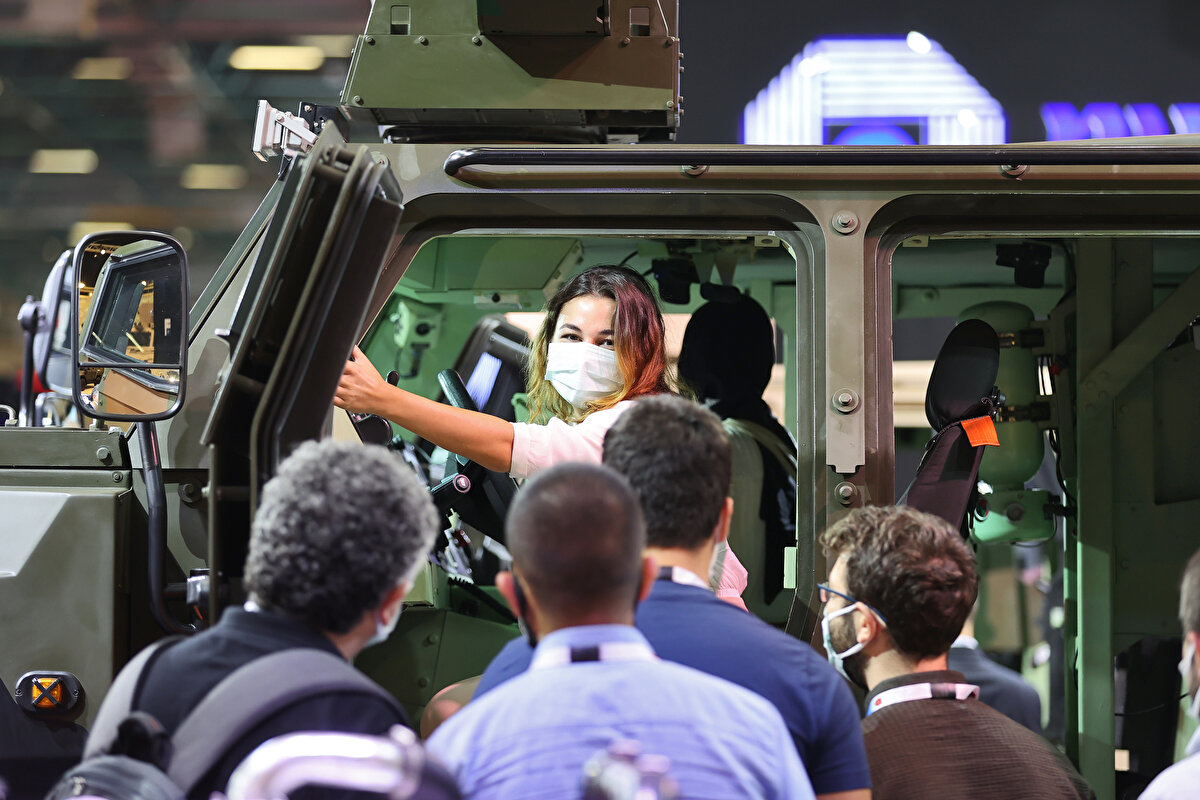 Pusat ile Türkiye'de yerli motor ve transmisyonla askeri araç yapılabileceğini ortaya koymayı hedefleyen TÜMOSAN, dizel aracın ardından Pusat'ın hibrit versiyonunu da ilk kez 15'inci Uluslararası Savunma Sanayii Fuarı'nda (IDEF 2021) sergiledi. TÜMOSAN, Pusat'la yurt dışındaki ihtiyaçları karşılamak için teklif vermeye de başladı.