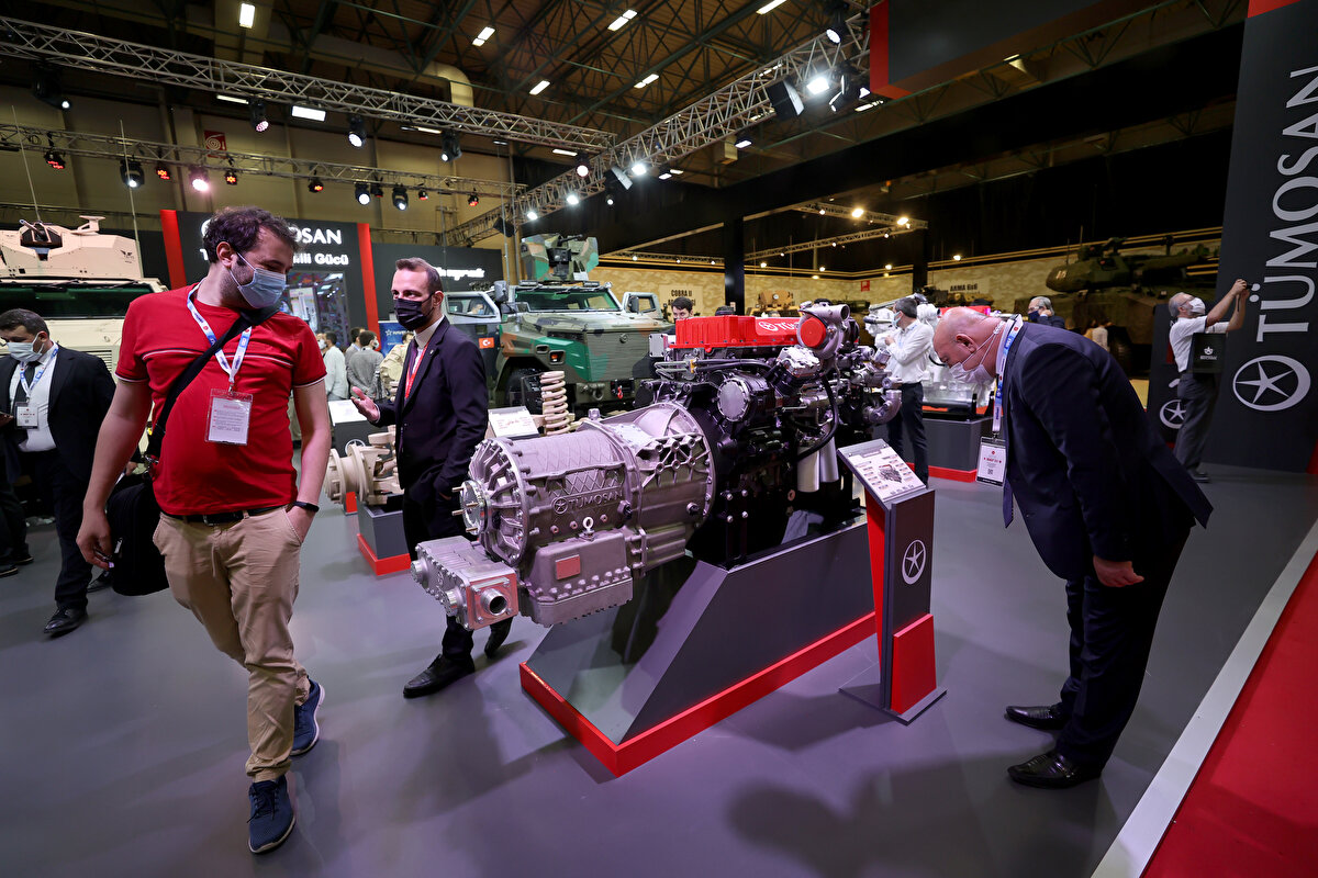 Araç içerisindeki ekranlardan ihtiyaca uygun modların seçilebildiğini anlatan Ergün, ayrıca bu ekranlardan aracın hangi modda nasıl davrandığının izlenebildiğini, araçla ilgili tüm bilgilere ulaşmanın mümkün olduğunu, araçla ilgili fonksiyonların kontrol ve komuta edilebildiğini söyledi.