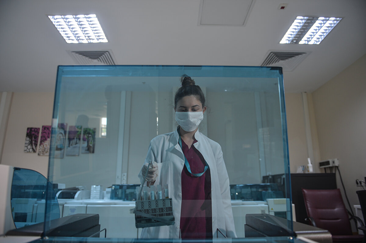 "Bilim Kurulu tavsiyesi ile yürürlüğe girerse, ileride bu yönde bir karar alınırsa da hızlı testler tarama testi olarak kullanılabilir. Biz de ona göre bir planlamamızı yapıp kullanılabilir hale getirilebilir. Ama tabii Bilim Kurulu'nun tavsiyesi çok önemli burada."