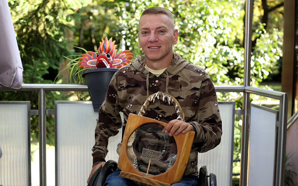 Geçen sene elektrikli bir bisiklet sahibi olduğunu ancak henüz bisikletiyle yolculuk yapmadığını ifade eden Skrobot, "7 Eylül'de bisikletimle Hırvatistan'ın Savudrija beldesinden yola çıkıp Adriyatik kıyılarını takip ederek Karadağ'ın Prevlaka beldesine ulaşacağım. Bu yaklaşık 950 kilometrelik bir yolculuk. Belki Kotor şehrine kadar devam edip 1000 kilometreye ulaşırım" diye konuştu.