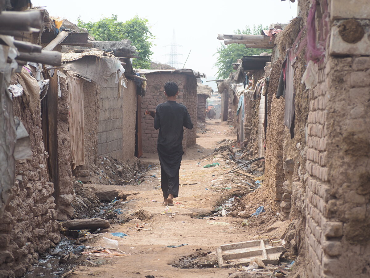 Kamplardaki Afganlar,  kamplardaki mevcut durumun kendileri için zorluk teşkil ettiğini ancak Rus işgaliyle başlayan ve ardından ABD işgaliyle devam eden süre zarfında ülkedeki güvenliksiz ortam nedeniyle bu göçe mecbur kaldıklarını söylüyorlar. 