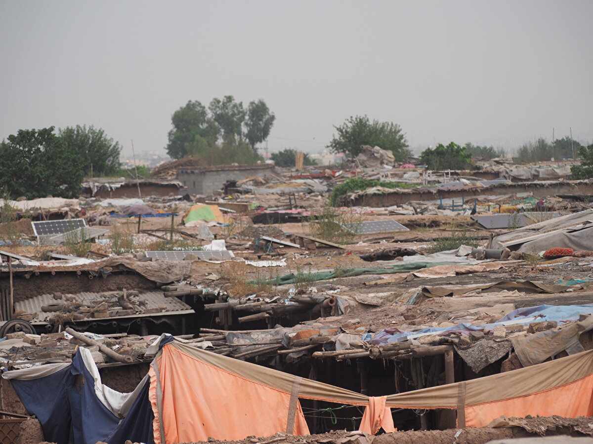 Pakistan hükümeti ise kayıt dışı mültecilerle birlikte bu sayının 4 milyon civarında olduğunu belirtiyor.