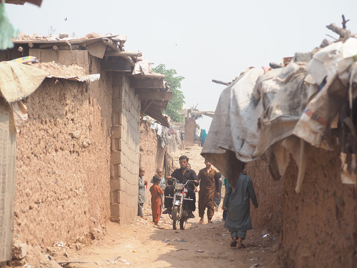 Mülteci kampında yaşayan Taliban destekçisi Afganlar ise istikrarın sağlanması halinde Afganistan'a geri döneceklerini belirtiyor.