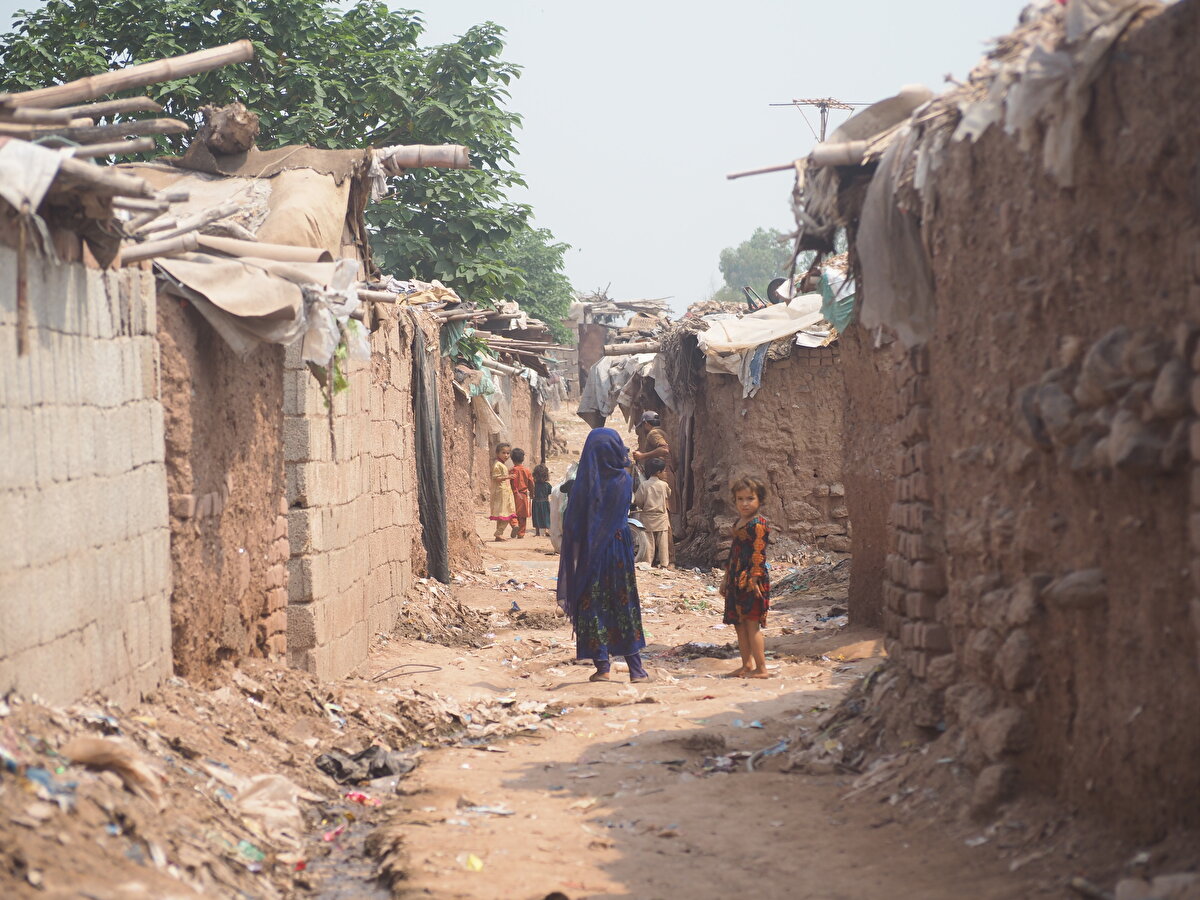 Nimetullah, Afganistan'a dönenlerden bazılarının aileleriyle birlikte bazılarının ise bireysel olarak kamptan ayrıldığını kaydetti. Kampta terzilik yapan ve 3 yıldır Pakistan'da bulunan Seyid Veli ise ABD'nin 20 yıldır Afganistan'da olduğunu anımsatarak, can ve mal güvenlikleri olmadığından daha önce ülkelerine dönmek istemediklerini söyledi. Veli, Taliban’ın gelmesinden memnun olduğunu ve huzur sağlanırsa ülkelerine döneceklerini ifade etti.

