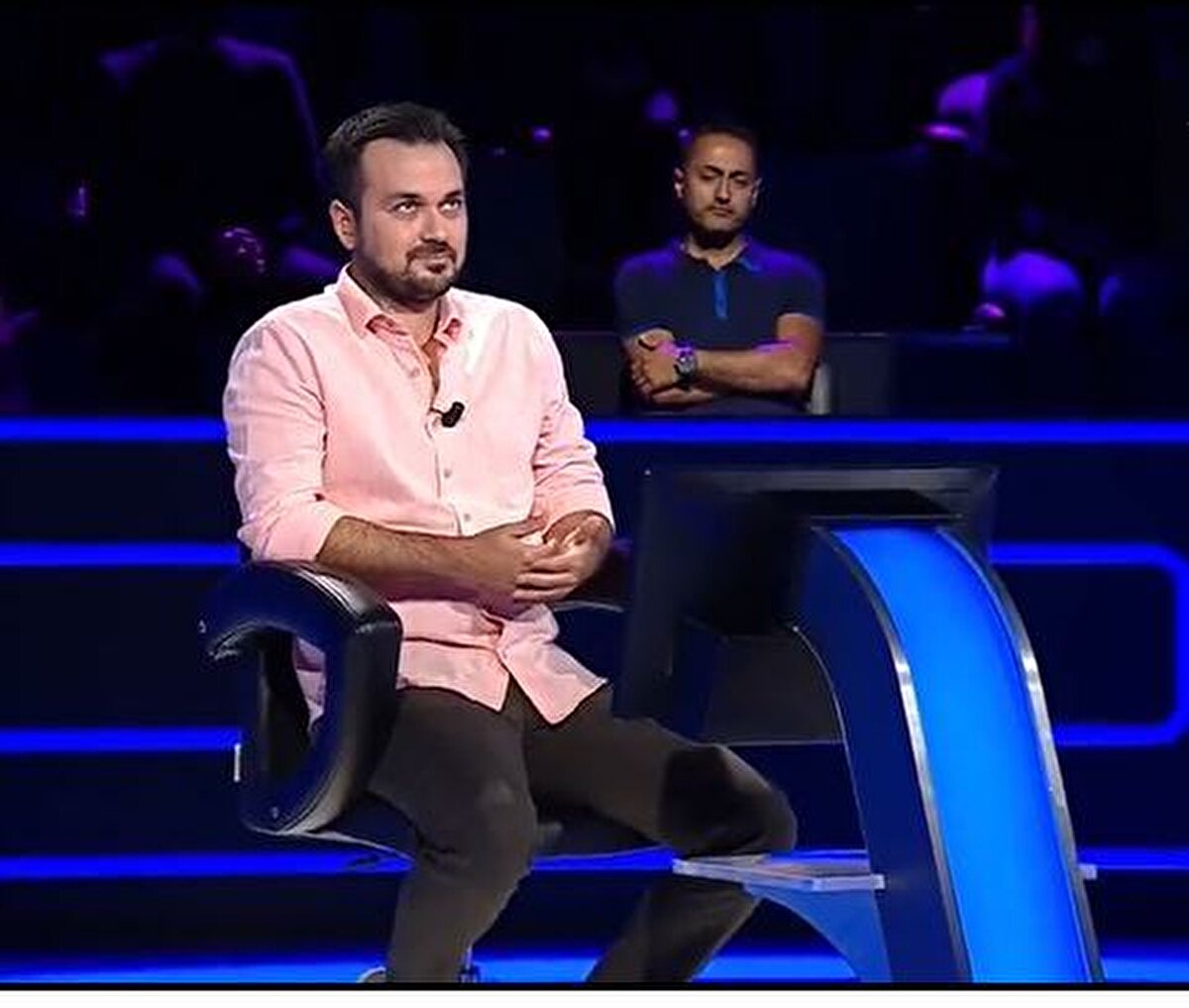 Yarışmacı da seyircilerin yanıtına güvenerek cevap hakkını D şıkkından yana kullandı.