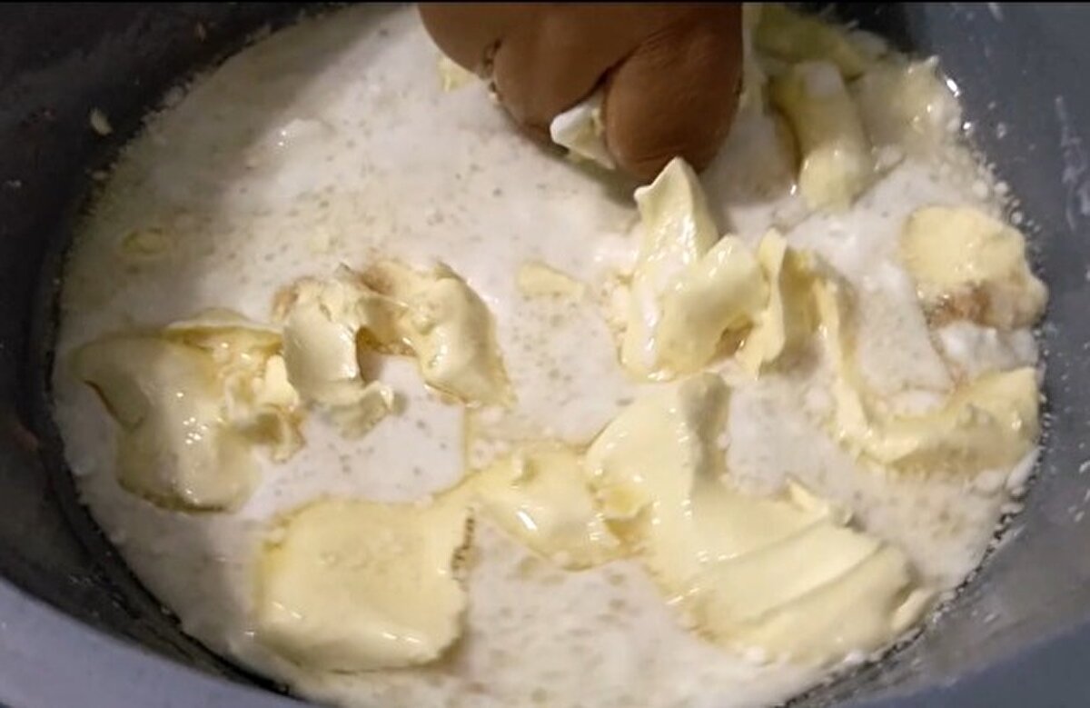 Diyetisyen Çelakıl, gizli şeker kaynağı olan poğaça, simit, ekmek, pilav ve meyvelerin vücutta çok fazla şeker ve glikoz birikime sebep olduğunun altını çizdi.
