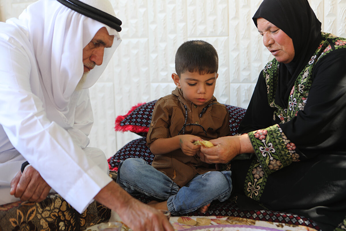 Daha okuma yazma öğrenmeden asker, hapis kelimelerini öğrenen Hakem ise Askerler, annemi ve babamı hapse götürdü. Annemi ve babamı alıp gittiklerini gördüm. Hapisten çıksınlar istiyorum. Annem geri gelsin. Babam da. dedi.