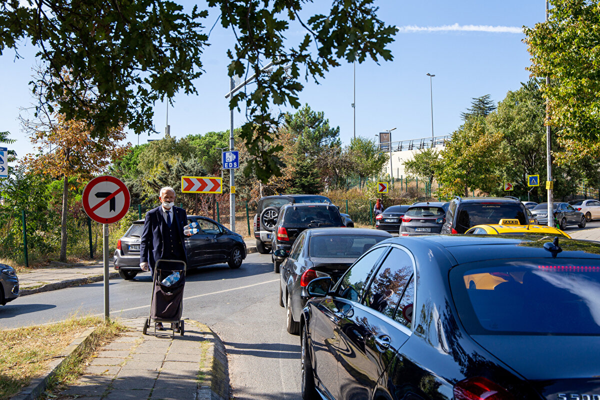 Şiir yazdığını da anlatan Taşlıçukur, "Eşime de şiir yazmıştım. Tek başıma istedim kendisini. 34 yıllık evliyiz. Hala ona şiirler yazarım" dedi.