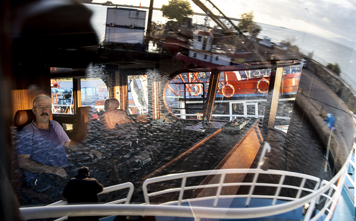 Ekmek tekneleri olan denizin temiz tutulması çağrısında bulunan Altunelli, "En küçük gemiciden en büyük gemiciye kadar denizlerimizi kirletmememiz gerekiyor. Denize hiçbir plastik çöp atmıyoruz. İnanıyorum ki diğer balıkçı arkadaşlarım da denizi koruyor. Herkesin bu işe duyarlı olması gerekiyor. Sonuçta Karadeniz bir göl gibi. Buraya atılan pislik başka bir yere gidecek değil" dedi.

