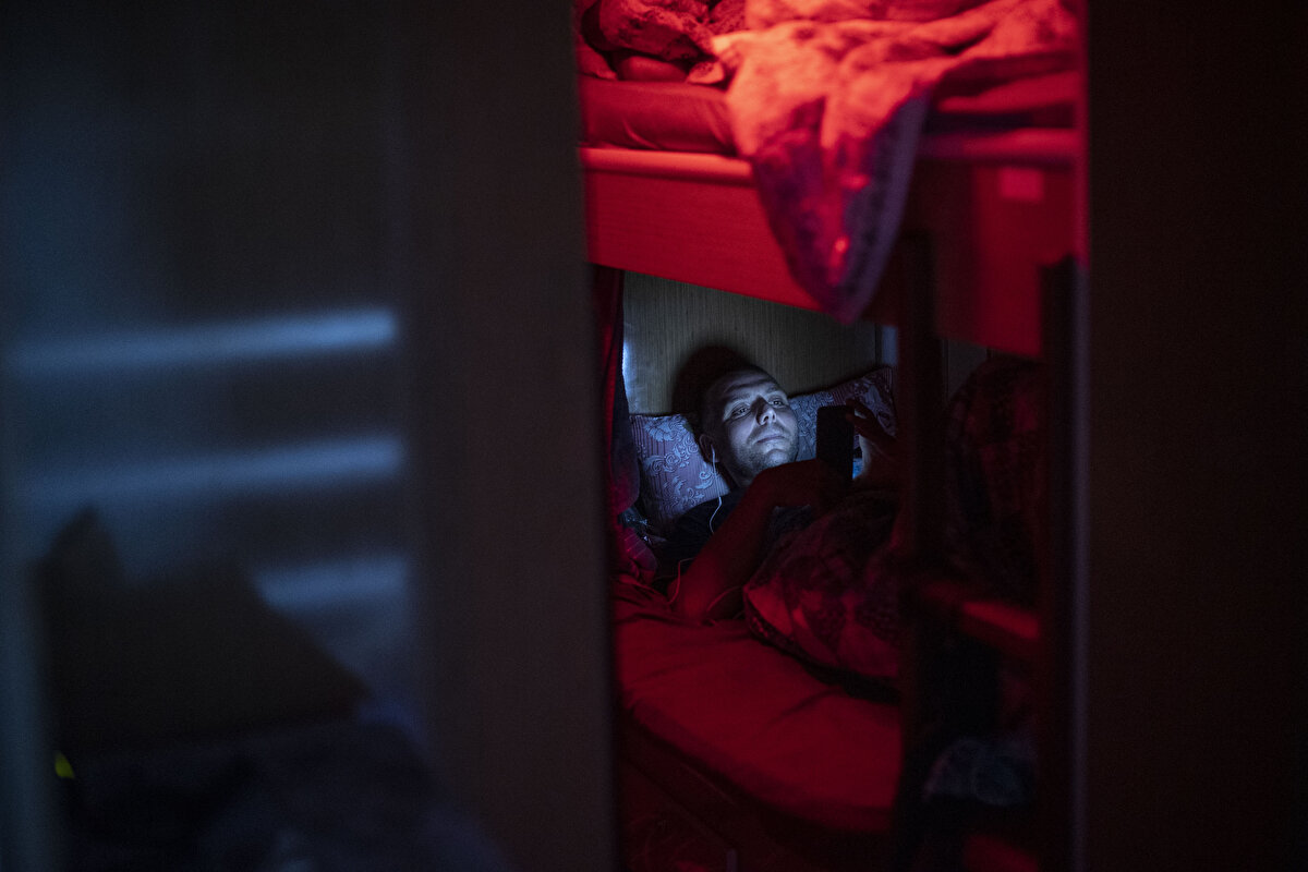 Teknede aşçılık yapmanın zorluklarına değinen Aydın, şunları söyledi:

"Gemide istediğin gibi hareket edemiyorsun. Alan konusunda sıkıntılar yaşanabiliyor. Sürekli dalga var ve sallanıyorsun. Mutfak sıcak ve havalandırma sistemi yüzde 90 yok diyebiliriz. O konuda sıkıntılarımız var. Bir saatin yok, dakikan yok. Sürekli verimli olmak zorundasın. Onun haricinde işini seven birisi için bunlar hiç önemli değil."