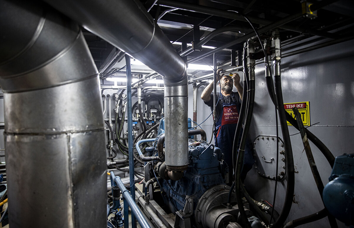 Teknedeki her bir çalışanını çocuğu gibi sevdiğini ve hiçbirine zarar gelmesini istemediğini anlatan Altunelli, "Önce mala zarar gelsin, adama hiç zarar gelmesin. Elimizden geldiği kadar onları da evladımız gibi korumak durumundayız." dedi.
