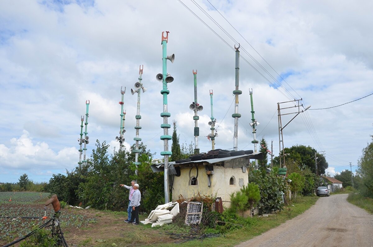 10 minareli mescidin hikayesi de bir hayli ilginç. Mescit, Ramazan Gündüz isimli vatandaş tarafından yapıldı.