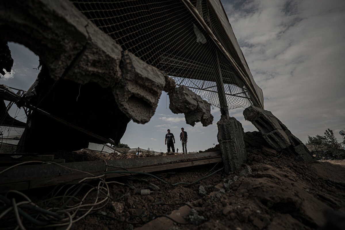 İsrail savaş uçaklarının, abluka altındaki Gazze Şeridi'nin güneyindeki Refah kentine düzenlediği hava saldırılarında üç tavuk çiftliği kullanılamaz hale geldi.  