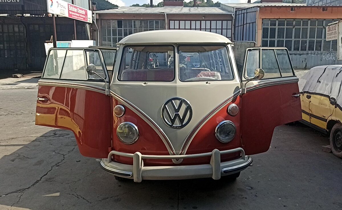 Her aksamını elden geçirdiklerini belirten Dalkoz, "Araç bana geldiğinde bitik haldeydi, çürüktü. Yeğenim Almanya'da satın alıp bana gönderdi. Çok kötüydü araç.

