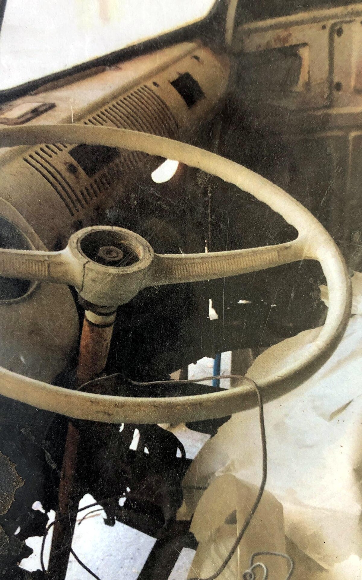 Motor, kaporta, iç döşemeler gibi minibüsün tüm aksamı, 350 bin lira harcanarak orijinal haline getirildi.

