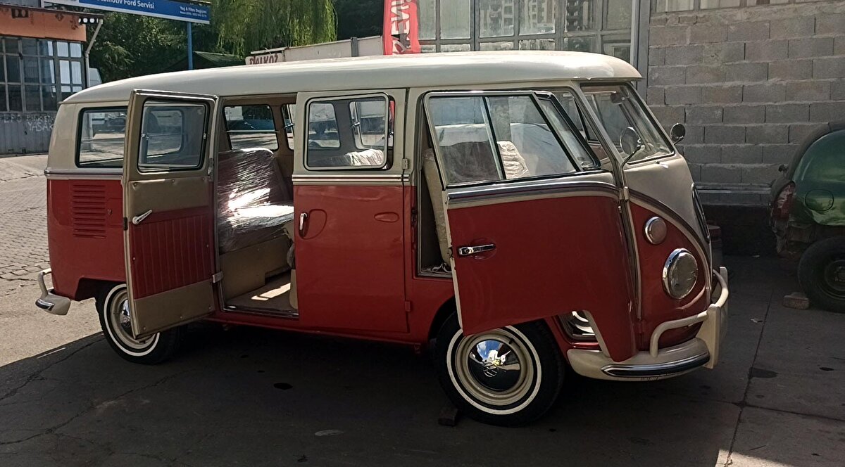 Araba motoru dahil kaportasından lastiklerine kadar, cam sileceklerine kadar her şeyi değişti" dedi.

