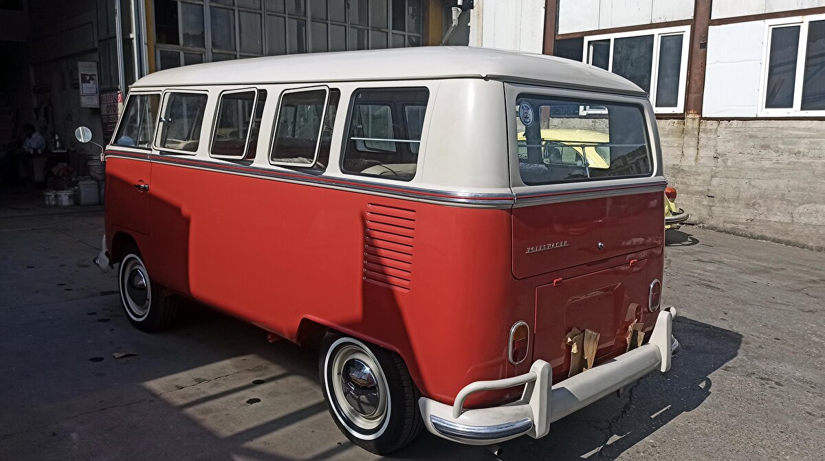 Halil Dalkoz, sanayideki diğer ustaların da yardımıyla aracı baştan sona yeniledi.

