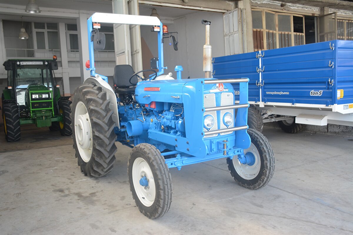 Yıllar önce satmak zorunda kaldığı traktöre yeniden kavuşmanın mutluluğunu yaşayan Mehmet Akbaş ise, "Bu traktörle çok ekmek kazandım, çok çalıştım. Çok eziyetini çektim, çok da keyfini sürdüm.