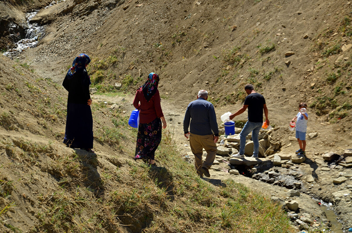 Kahramanmaraş'tan gelen Cahit Sezgin de suyun çok güzel olduğunu ve inşallah böbrek taşına şifa olacağını söyledi.