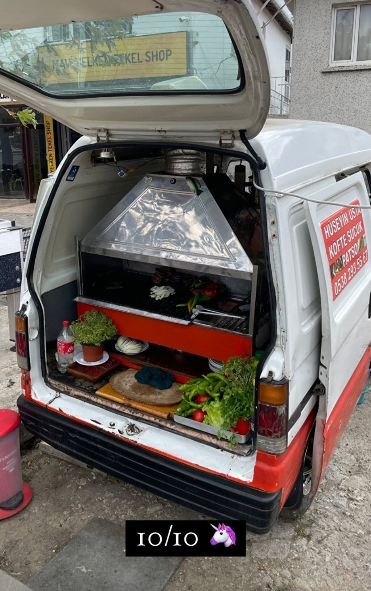 Türkiye'nin Prag Büyükelçisi Egemen Bağış da Havlova'yı büyükelçiliğe davet etti.