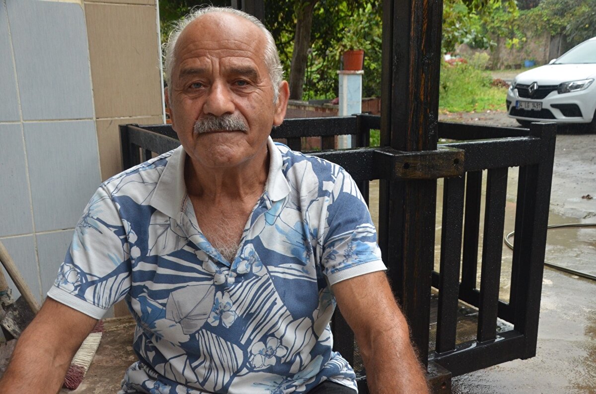 Eşinin şeker hastası olduğunu ve merdivenleri inemediği için çare bulmaya çalıştığını söyleyen Durdu Okur, “Eşim 40 senelik şeker hastası, bir yılı aşkında Alzheimer ile mücadele ediyor, beyninde yüzde 30 küçülme oldu. Şu anda kendisine de pek fazla sahip çıkamıyor, iki dizinde de protez var. Yaklaşık 6 ay önce ayağında şeker hastalığından dolayı yara çıktı. 4 ay boyunca Mersin'de hastanede tedavi gördü, şu anda da tedavisi sürüyor. Kendi kendine hareket edemeyen ve merdivenlerden dolayı dışarıya çıkamayan eşim için bir çare bulmak istedim dedi.