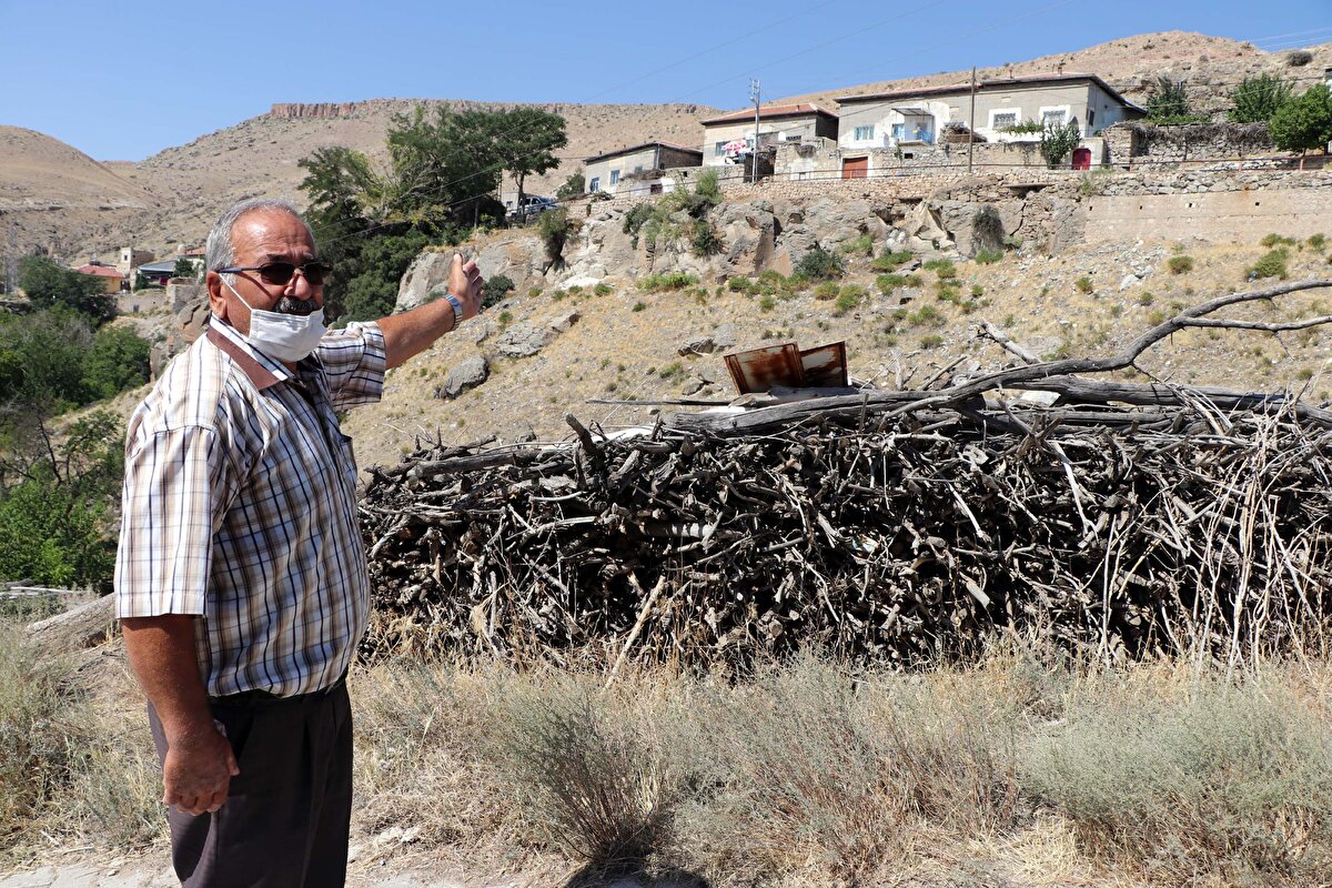 Aşı sırası gelen halkın da tamamı aşılarını yaptırdı. Mahalle Muhtarı Mustafa Koçak, “Yaklaşık 2 yıldır süren pandemiden dolayı çok şükür bir sıkıntımız olmadı. Komşularımızda hep kurallara uydu. Pandemide koronavirüse yakalanan komşumuz olmadı. 75 hanede yaklaşık 170 kişi yaşıyor. Pandemi döneminde maskemizi taktık. Devamlı mesafeli olduk. Kurallara uyduk. Ziyaret yapmadık, telefonla görüştük. Yani evlere gidip de oturmadık" diye konuştu.
