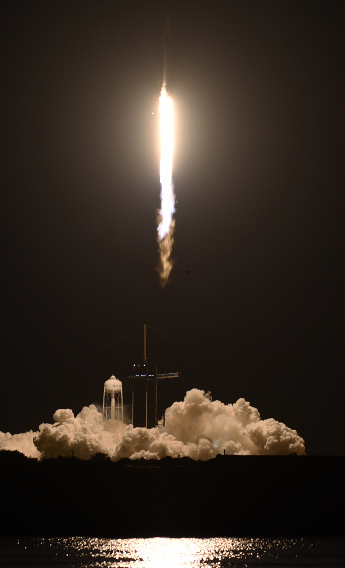 Fırlatma başarıyla gerçekleşti. Uzay yolcularının dünya yörüngesinde 3 günlük tur gerçekleştirmesi bekleniyor. 