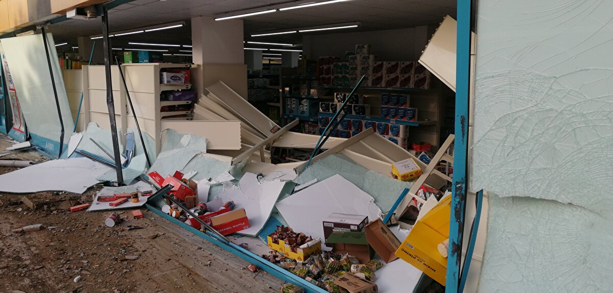 İstanbul'daki kaza, saat 07.00 sıralarında Beylikdüzü Kavaklı Mahallesi Batı Trakya Bulvarı'nda meydana geldi.