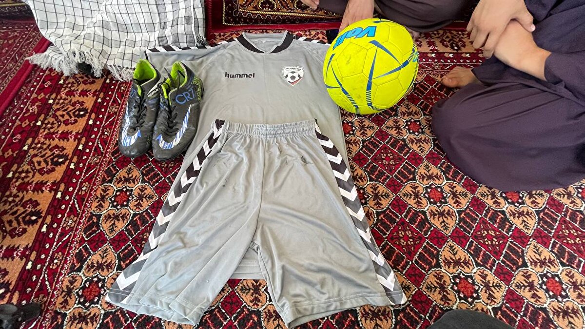 Afganistan'daki askeri varlığını sonlandıran ABD'nin kendisi için çalışan Afganları ülkeden tahliye etme sürecinde binlerce kişi daha iyi bir yaşam umuduyla havaalanına akın etmişti.