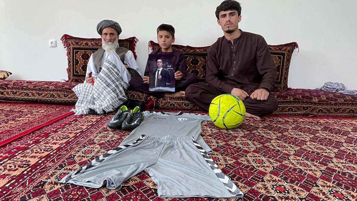 Cesedi bir gün sonra bulabildiklerini belirten Enveri, Zeki için Kimseye haber vermeden havaalanına gitmiş. Havaalanının duvarını aştıktan sonra annemi aramış. Demiş ki ben gidiyorum, dua edin. ifadelerini kullandı. Enveri, Zeki'yi engellemeye çalıştıklarını ancak başarılı olamadıklarını ve bir gün sonra da hastaneden cesedini aldıklarını söyledi.