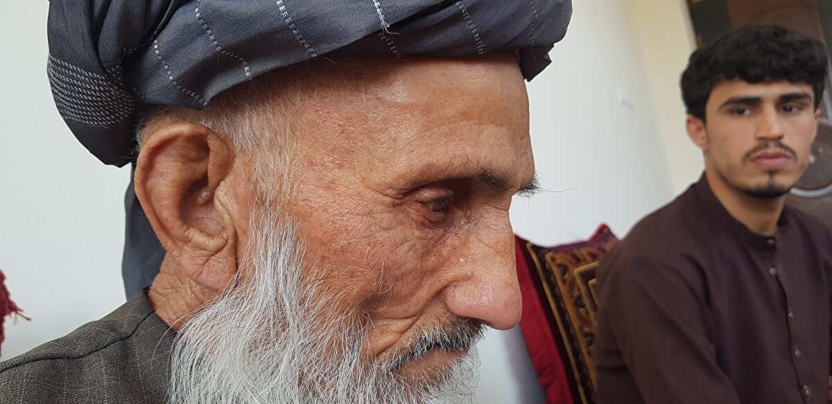 Baba Enveri, Zeki'nin küçüklüğünde de çevresinde sevilen bir çocuk olduğunu ve kimsenin ondan rahatsız olmadığını söyledi. Enveri, oğlu Zeki için, Ağzından kötü bir laf çıkmazdı. Çalışkan biriydi. Okuldan döndükten sonra ödevleriyle ilgileniyordu. Ailesine de yardım ediyordu. ifadelerini kullandı.