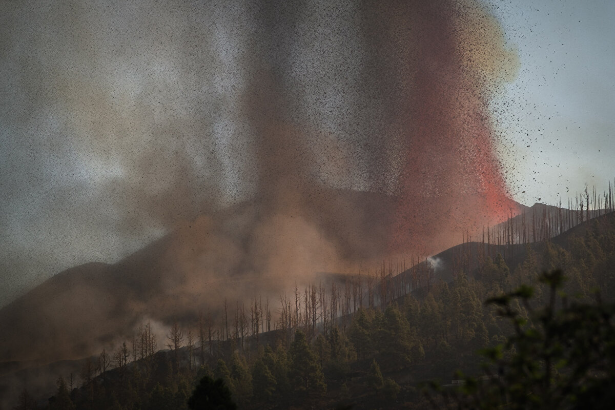 El Paso'da yaklaşık 1400 kişinin bölgedeki futbol sahasında toplandığı bilgisi paylaşıldı.
