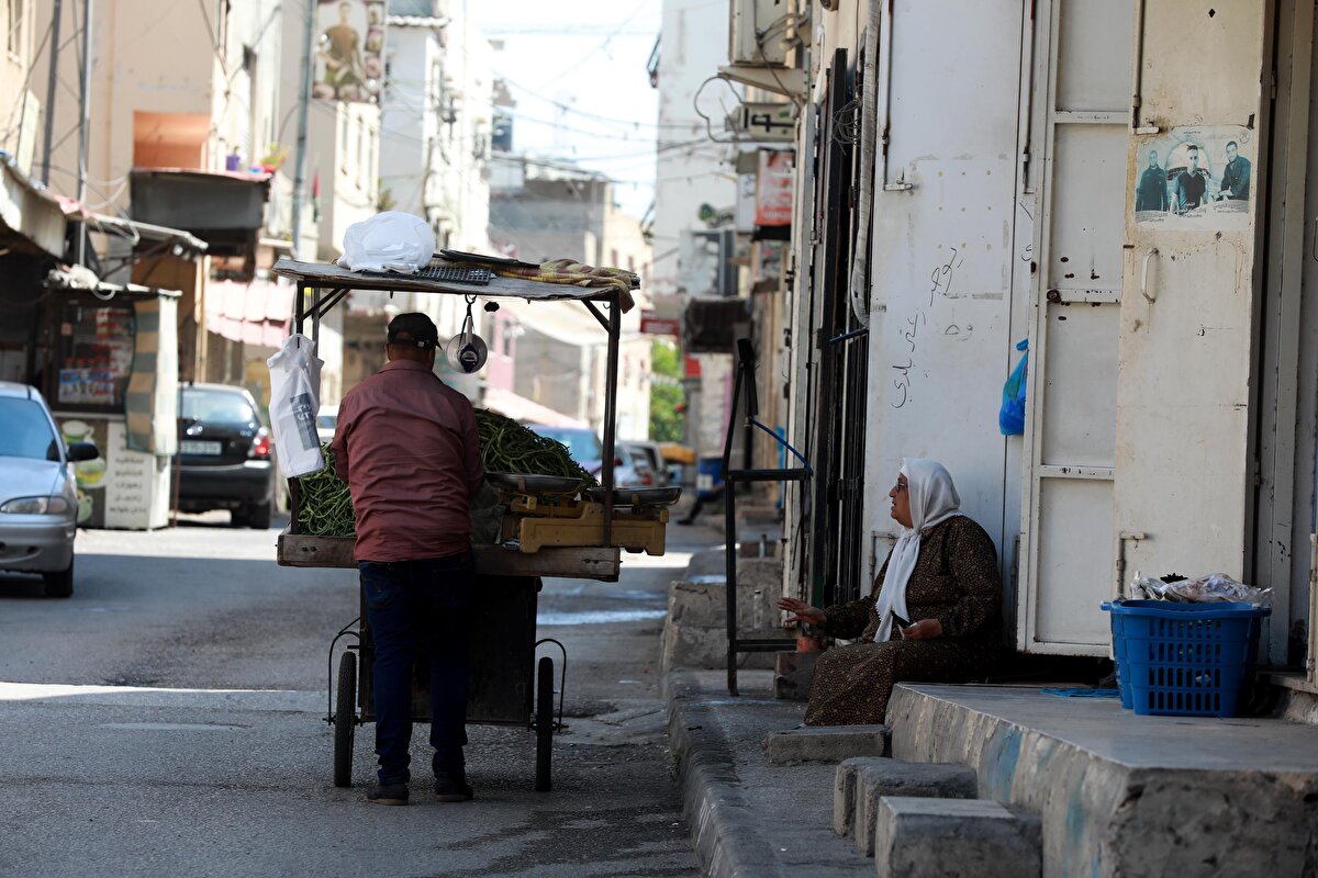 İsrail ordusu, Nisan 2002'de Cenin Mülteci Kampı'na karadan ve havadan saldırılar düzenlemişti. Cenin katliamı olarak anılan saldırılarda 10 gün içinde, çoğu sivil 63 Filistinli ile 23 İsrail askeri hayatını kaybetmişti. Mülteci kampında 455 ev de tamamen yıkılmıştı.