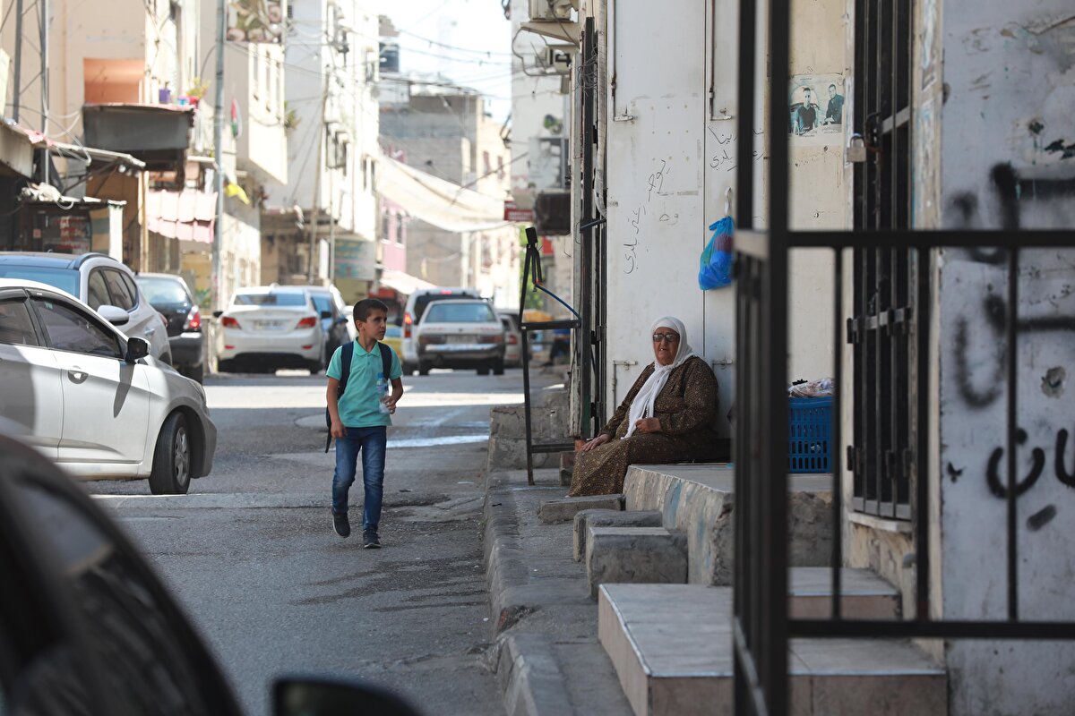 Filistinli iki firarinin 19 Eylül'de yakalanmasından önce İsrailliler söz konusu mahkumların burada saklandığını düşünse de kampa herhangi bir operasyon düzenleyememiş, Filistinli gruplara bağlı silahlı kişiler de kampta gece gündüz nöbet tutmuştu. Birleşmiş Milletler Filistinli Mültecilere Yardım Ajansı (UNRWA), 1953 yılında Hayfa kentine bağlı Kermel bölgesinden gelen mültecilerin barınması için Cenin belediyesi sınırları içinde Cenin Kampı'nı kurdu.