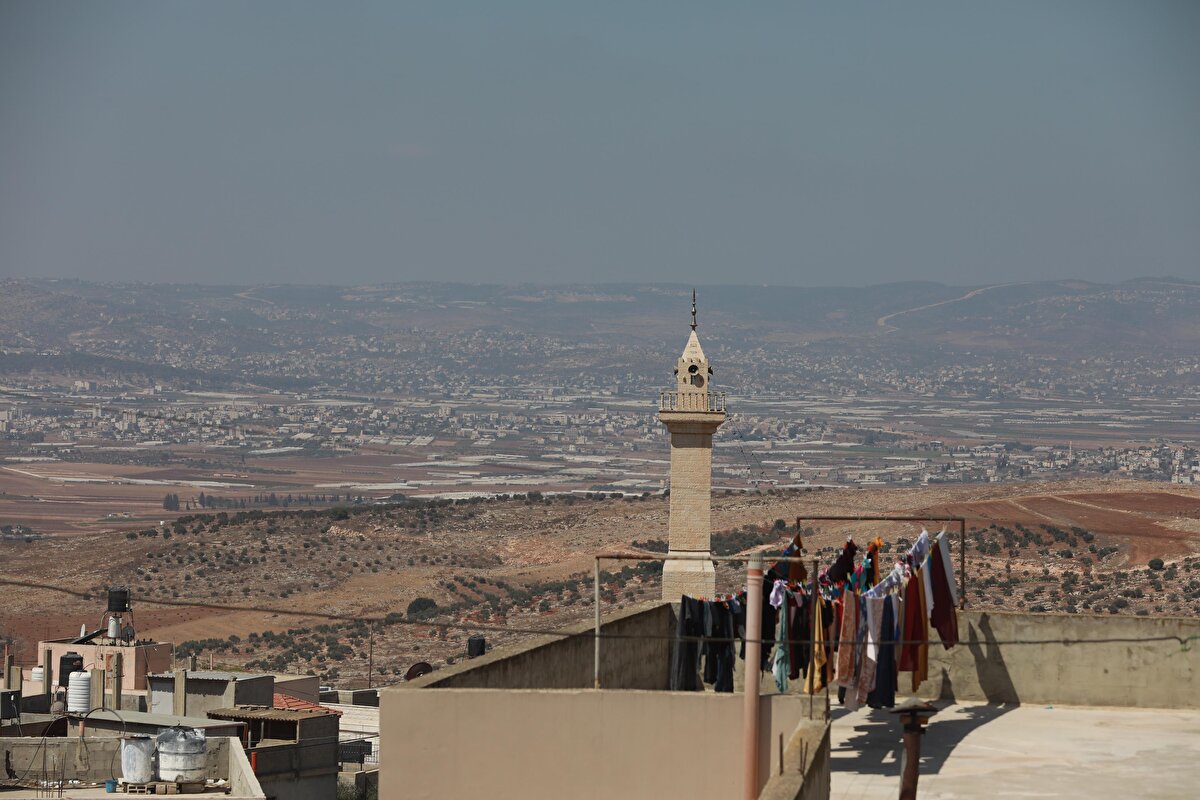 İsrail'de 6 Eylül sabahı gerçekleşen firarla dünya gündeminde yer edinen 6 Filistinliden 4'ü müebbet hapse mahkûm, 2'si hakkında ise kesinleşmiş bir hüküm yok. Filistin Esir Cemiyeti'nin verilerine göre, 6 Eylül 2021 itibarıyla, İsrail hapishanelerinde 520'si idari tutuklu olmak üzere yaklaşık 4 bin 650 Filistinli bulunuyor. Bunlardan yaklaşık 200'ü çocuklardan oluşuyor.