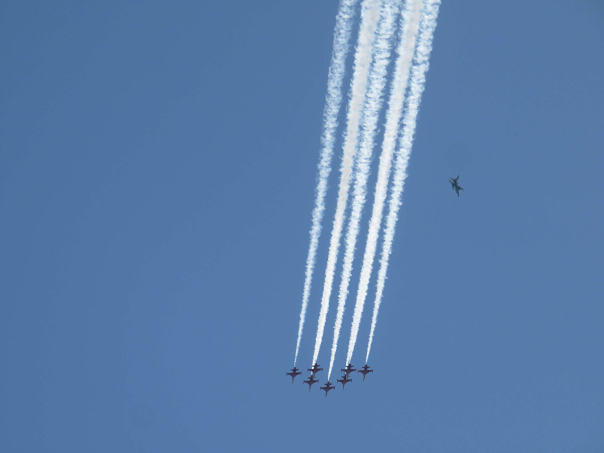 21-26 Eylül tarihleri arasında İstanbul'da yapılacak olan TEKNOFEST öncesi İstanbul Boğazı semalarında Türkiye ve Azerbaycan hava kuvvetleri uçakları selamlama uçuşu yaptı. Saat 11.00 sıralarında Türk Hava Kuvvetleri'ne ait uçaklar ile Azerbaycan Hava Kuvvetleri'ne ait MIG-29 uçakları, İstanbul Boğazı üzerinde belirdi. Selamlama uçuşu yaklaşık yarım saat sürdü.