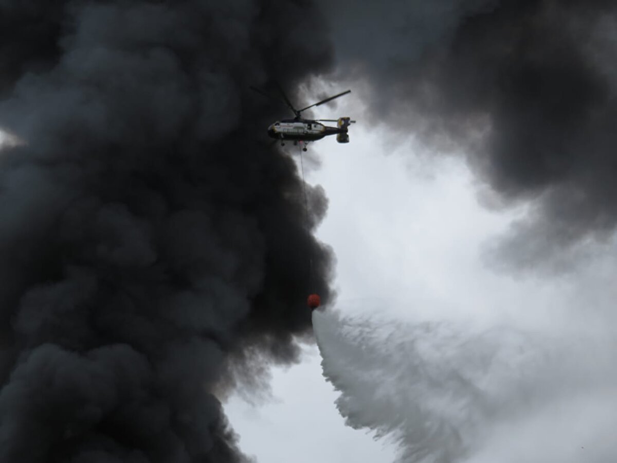 Şile'de elektrik malzemeleri üreten bir fabrikanın depo kısmında çıkan yangın, kontrol altına alındı. 