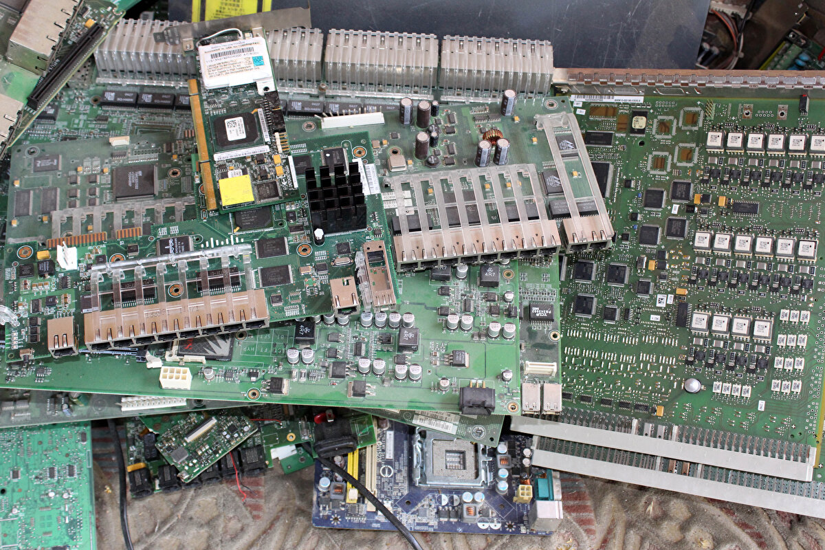 Elektronik atıklardan altın elde edilmesinin yaygınlaşmasını amaçladıklarını anlatan Cemil Şahin, "Herkes evinde bir günde bir gram altın yapabilir. Avrupalı yapabiliyorsa biz neden yapmayalım, dedik ve başardık. Altını patatesten çıkarıyoruz. Çünkü patatese altın yapışmıyor" dedi.

