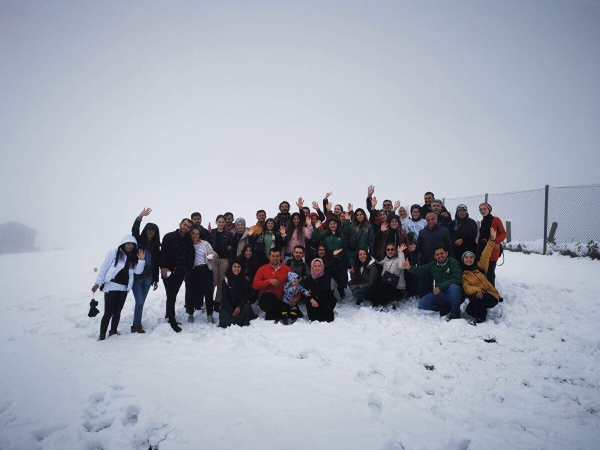 Bu mevsimde Uzungöl’ün başka bir güzel olduğunu vurgulayan ziyaretçiler, özellikle Karester Yaylası`nın keşfedilmeyi bekleyen yerlerden olduğunu söylediler.

Bölgede hayvancılık yapanlar hayvanlarını su içmesi için yaylanın daha yukarı kesimine doğru çıkartırken ise ilginç görüntüler oluştu.
