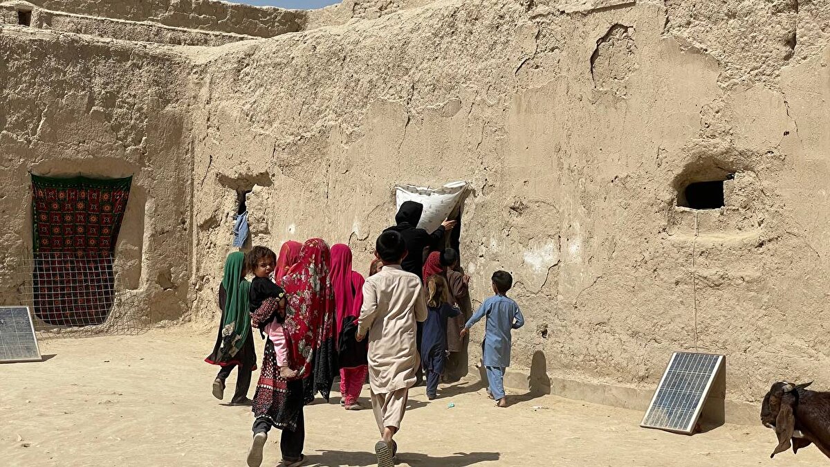 Taliban'ın 1994'te Molla Ömer'in öncülüğünde kurulduğu köyü dünya medyasında ilk kez Anadolu Ajansı görüntüledi. Afganistan'da yaklaşık son 30 yıldır ülke tarihine damgasını vuran Taliban, yeniden hükümete gelirken, kurucu lider Molla Ömer'in evinin bulunduğu yere ve o günleri yaşayan isimlere ilk kez ulaşıldı.