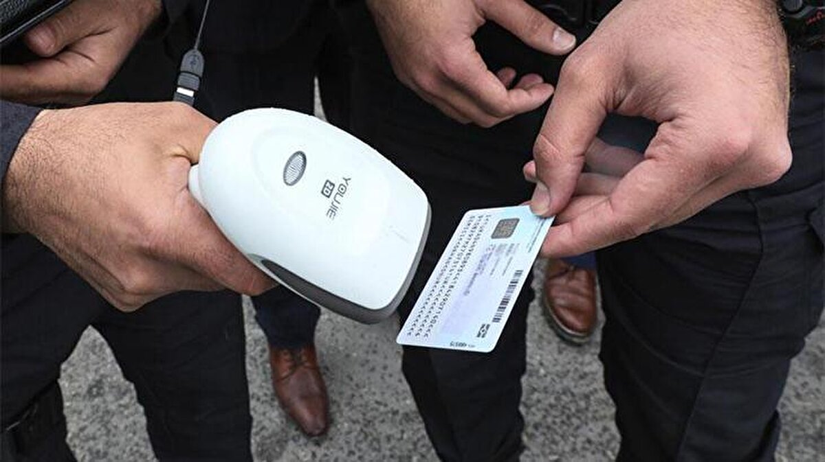 Nüfus cüzdanınız, nüfus cüzdanı olmayanlar için sürücü belgesi, pasaport, evlilik cüzdanı, TSK kimlik kartı, sarı basın kartı, hakim ve savcı kimliği, avukatlık kimlik kartı, öğretmen kartı da kimlik yerine geçiyor.