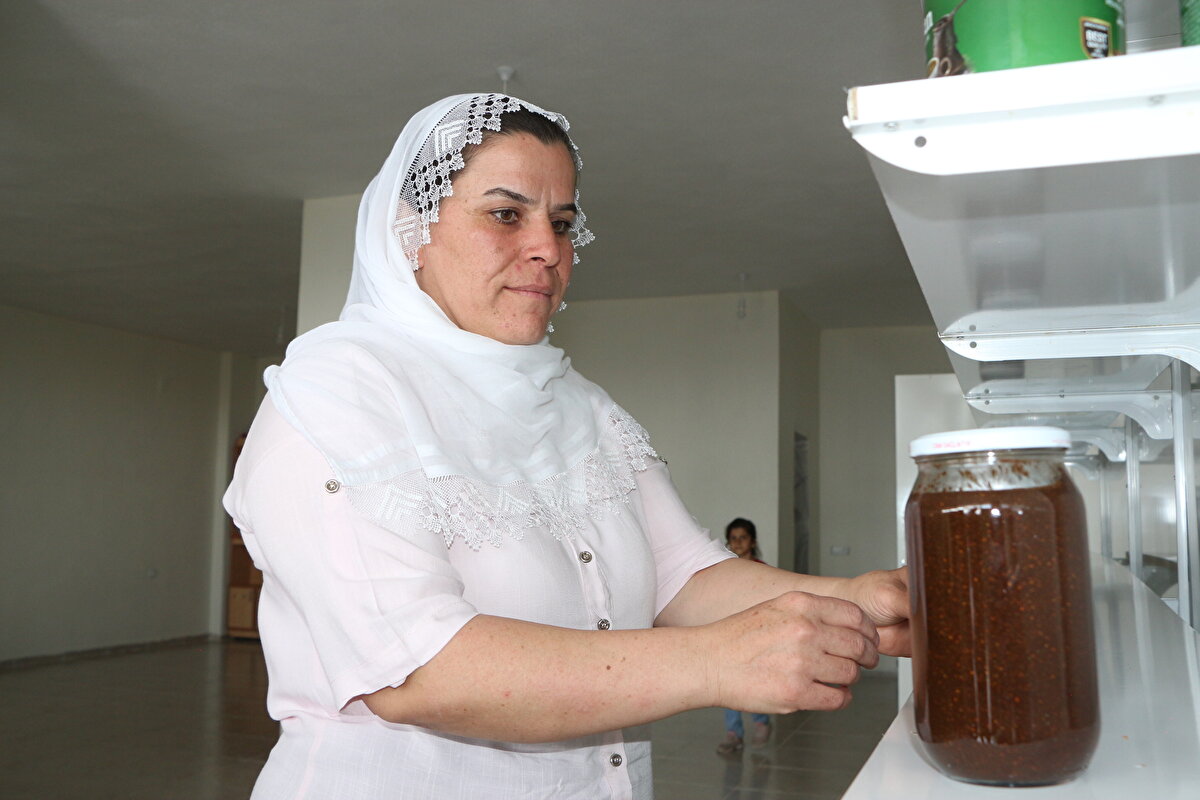  İş yeri kiralayan ve KOSGEB'e başvuran Erkan, yüzde 90 hibe desteğiyle 3 makine alarak, seri üretime başladı. 