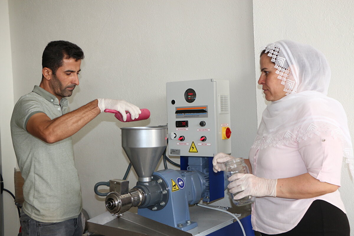 Şırnaklı 5 çocuk annesi Hayal Erkan, eşi Abdi Erkan'ın 2017 yılında kömür ocağında kaza geçirip, çalışamaz duruma gelmesinden sonra ailesinin geçimini sağlamaya başladı. 