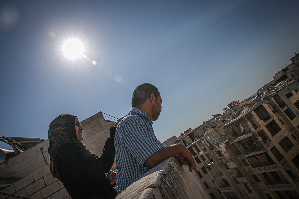 Hikayesi anlatırken zorlanan Tamir, 3 yıl önce yaşadığı anları unutamadığını ve hava saldırılarının sürekli gözünün önünde canlandığını dile getirerek o anları anlattı. 