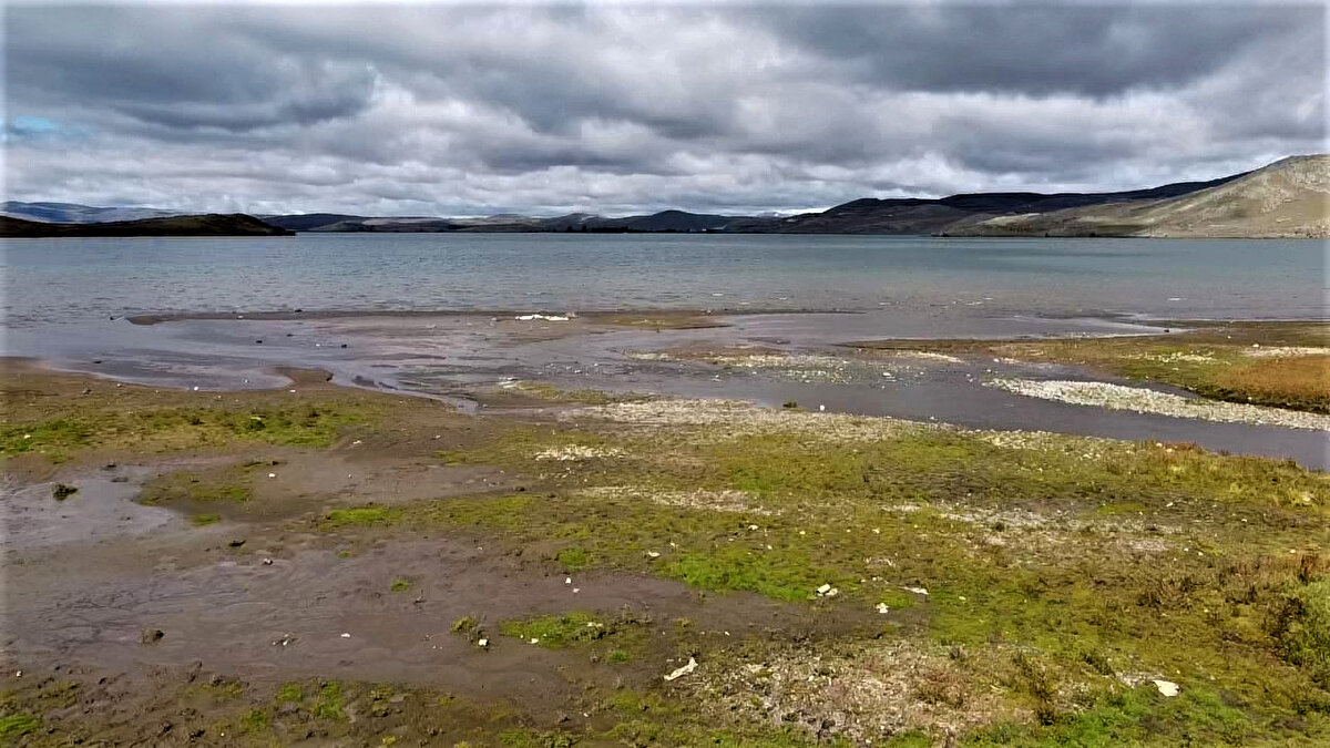 124 kilometrekarelik alanıyla kış turizminde oldukça önemli yer tutan ve doğal güzellikleriyle misafirlerini ağırlayan gölde su seviyesinin azalması, balıkçıları da olumsuz etkiledi.


