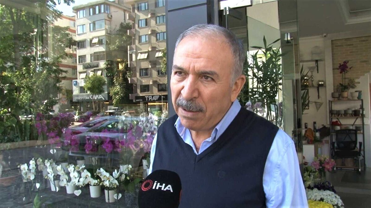 Çiçeklik olsa bile pencere ile Fransız balkon arasında yaklaşık 2 metrelik bir mesafe var. Yani çiçek eksen ekilmez, sulamaya çalışsan sulanmaz. Dairede yaşayan vatandaşın oraya ulaşması da zor görünüyor diye konuştu.