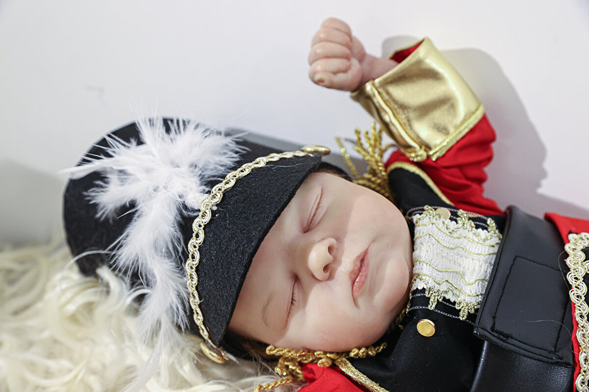 Hollanda'da oyuncak firması bulunan İranlı Elham Khanjari de, İran'daki ev hanımlarına bu sanatı öğretmek ve onların para kazanmasını desteklemek amacıyla kursa katıldığını söyledi.