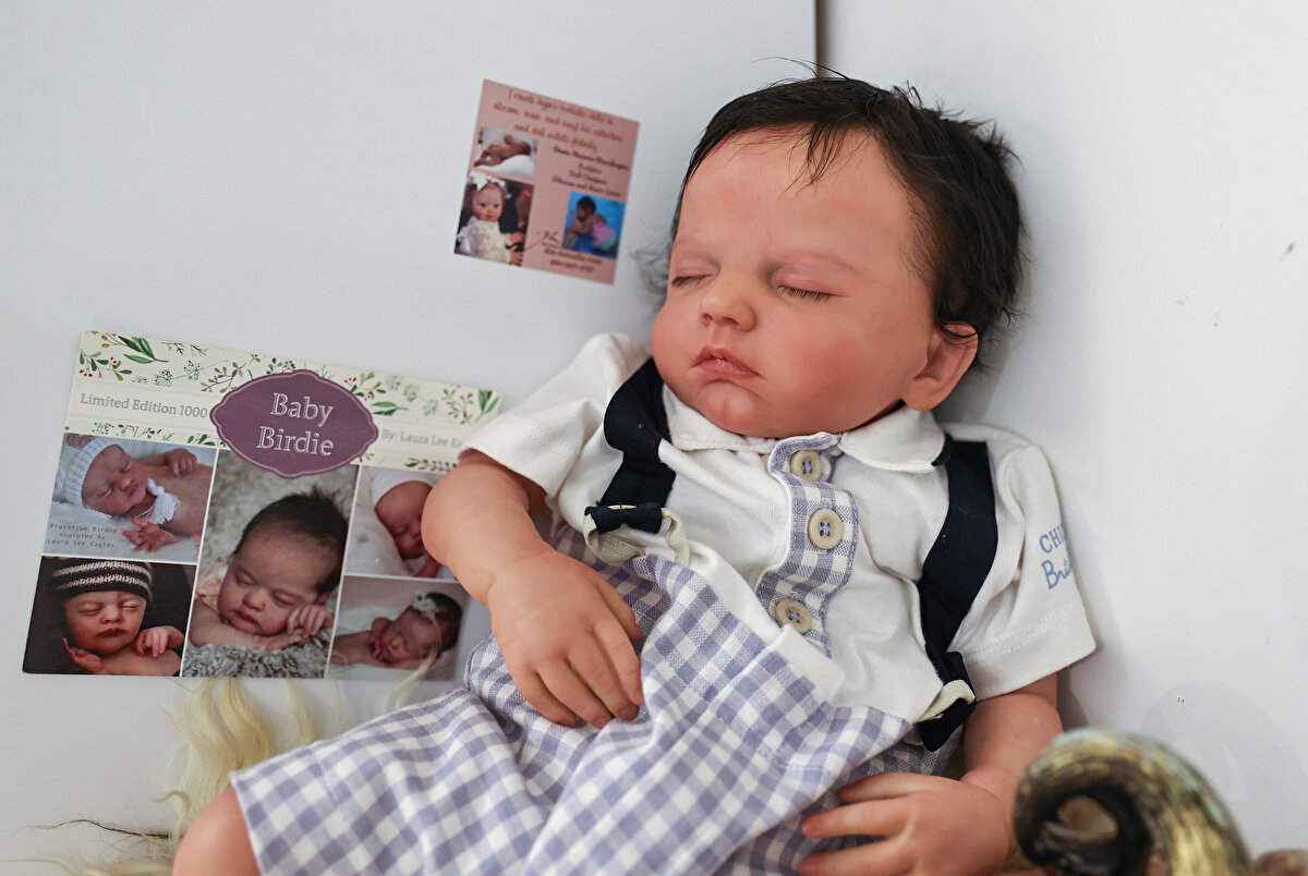 Yurt dışındaki heykeltıraşlar tarafından yapılan her bir parçası, iyi bir ustanın ellerinde sanat eserine dönüşen reborn bebekler, olabildiğince gerçekliğe sahip görünümleriyle ilgi çekiyor.